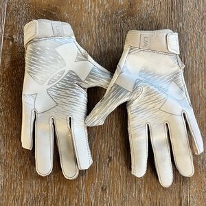 Under Armour Football Gloves 
Youth Size Large